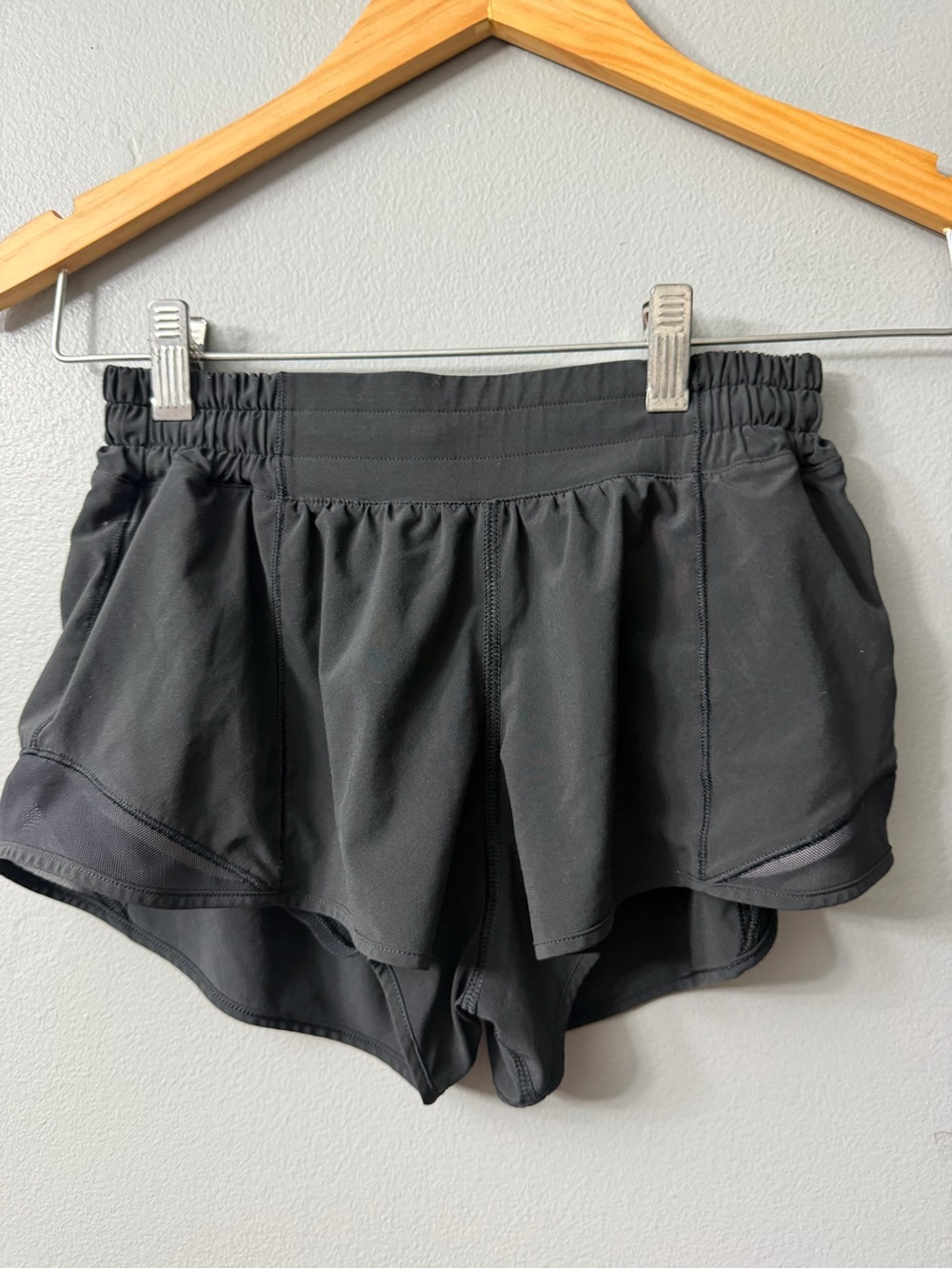 Lululemon Hotty Hot Low Rise Short Swift 2.5” Lined Shorts LW7ARKR Black Size 4